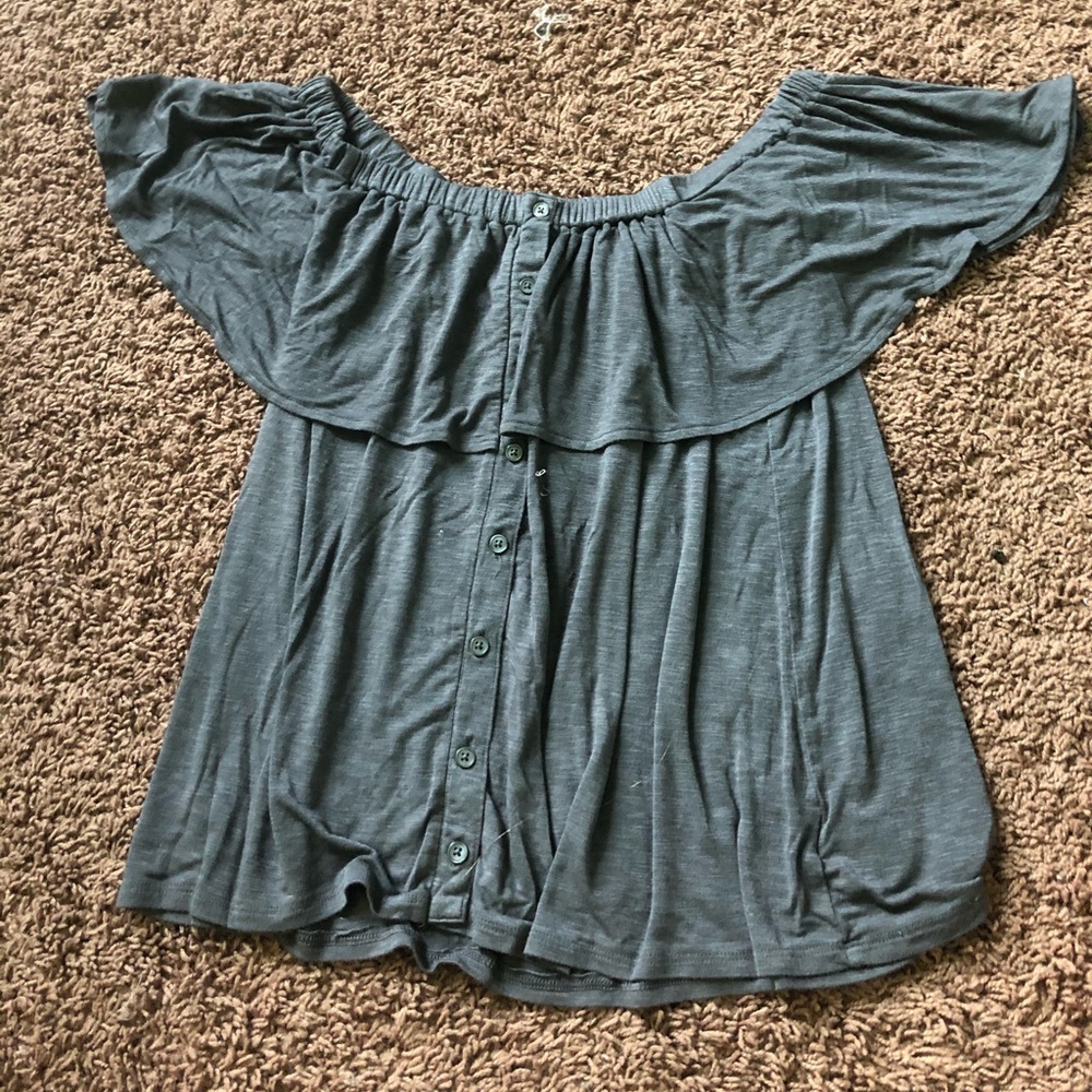 Soft and sexy American Eagle off the shoulder top